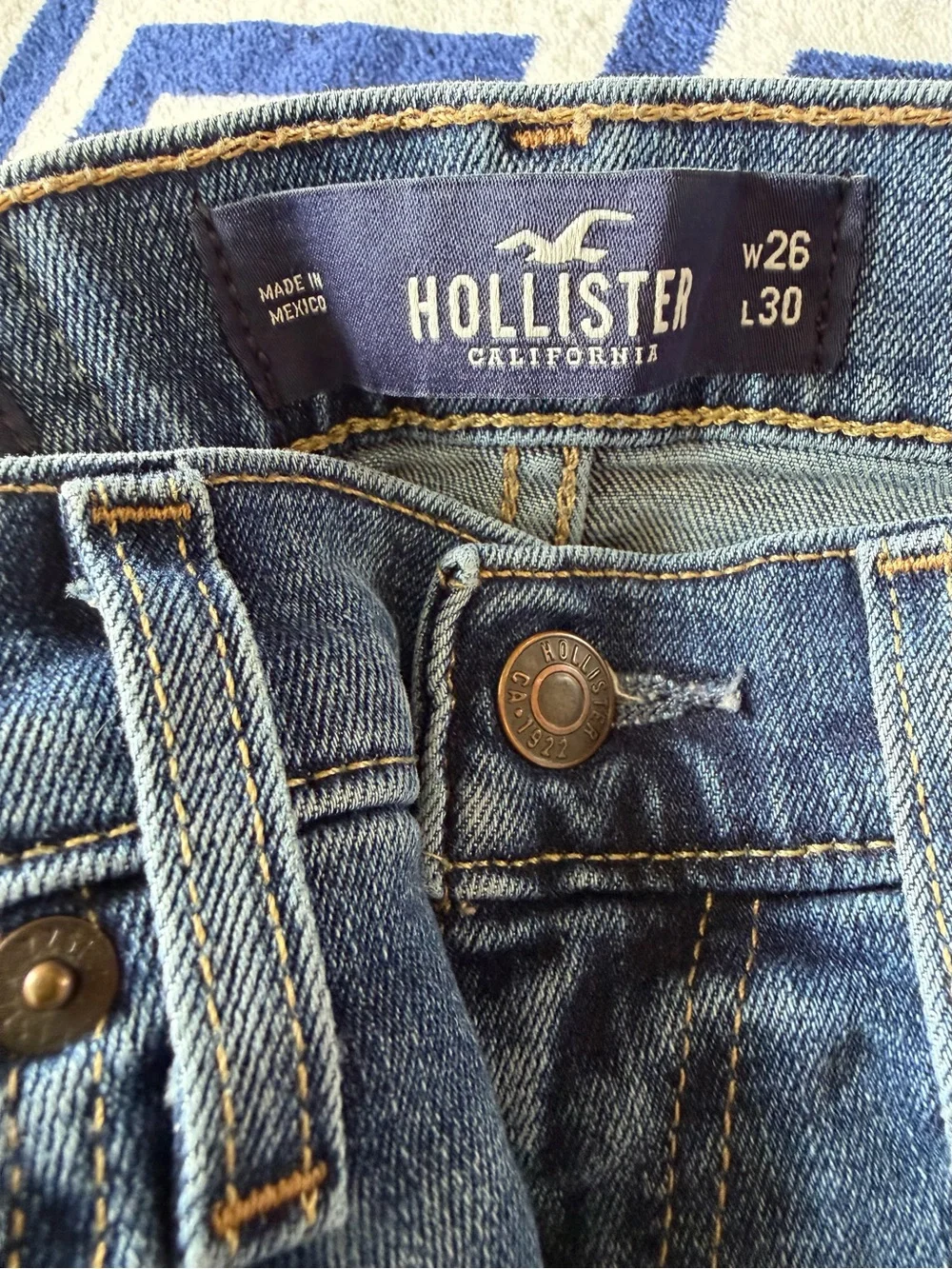 Hollister slim fit